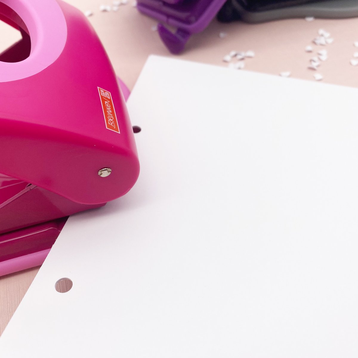 BRUNNEN Perforateur 2 trous de bureau Rose tulipe – Image 4