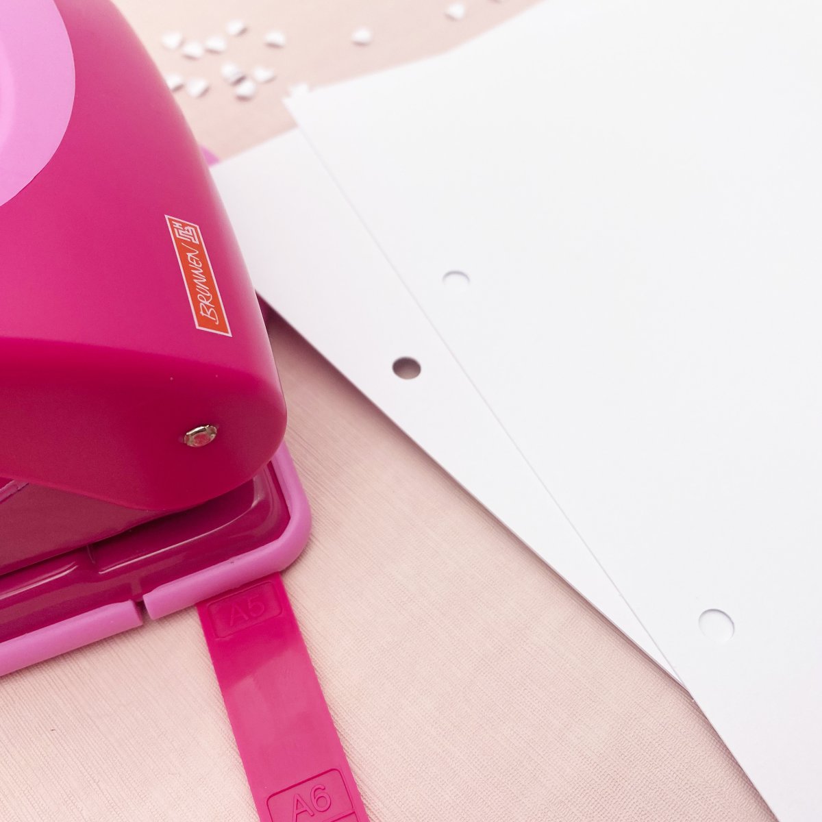 BRUNNEN Perforateur 2 trous de bureau Rose tulipe – Image 5