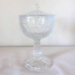 Bonbonnière en verre gravé